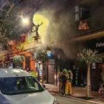 A fire in an electrical appliance shop in Benidorm forces the evacuation of a building and leaves several people in need of assistance.