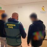 Arrested for offering fake contracts and housing to irregular immigrants