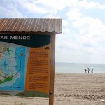 A delegation from the European Parliament visits the natural environment of the Mar Menor to analyse its environmental degradation.
