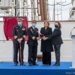 The mayoress hands over the keys of Cartagena to the commander of the Elcano so that he returns soon