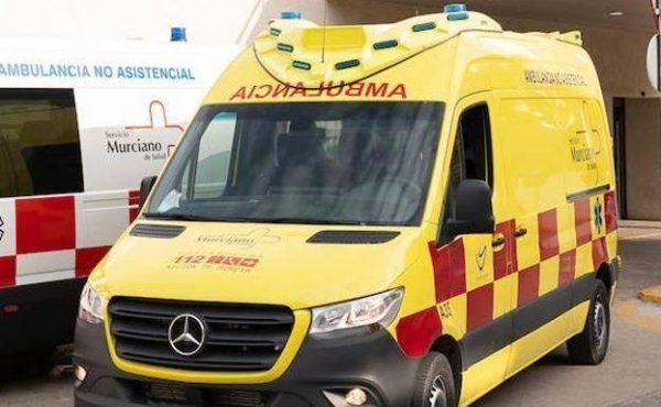 SuffersThe 52-year-old woman was taken to the Santa Lucía hospital in Cartagena. broken leg after falling off his jet ski in La Manga