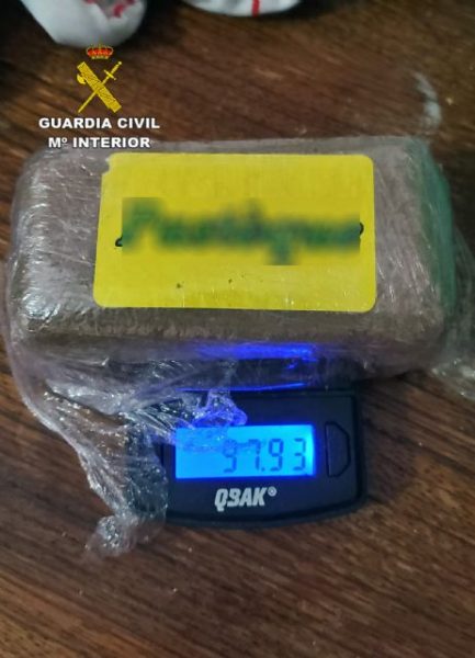 The Guardia Civil arrests an experienced hashish trafficker in Mazarrón_01