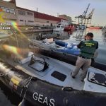 The Guardia Civil intercepts a boat with 700 litres of fuel on board in the waters off Águilas (Murcia)