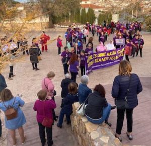 Fried donuts to celebrate Womens Day_01