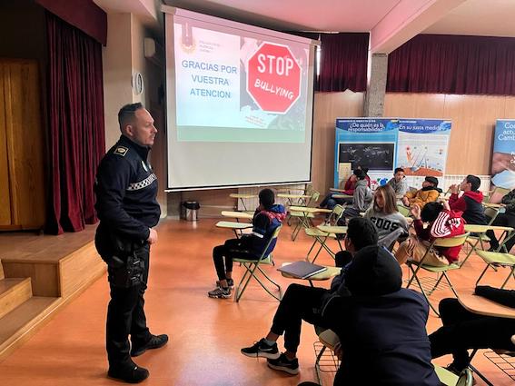 Huércal-Overa Local Police warns against school bullying