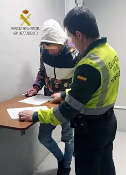 The Guardia Civil investigates a young man for evading a police checkpoint in Lorca by driving without a licence