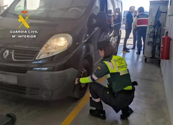 The Guardia Civil dismantles a criminal group dedicated to committing fraud at an ITV in Fuente Álamo